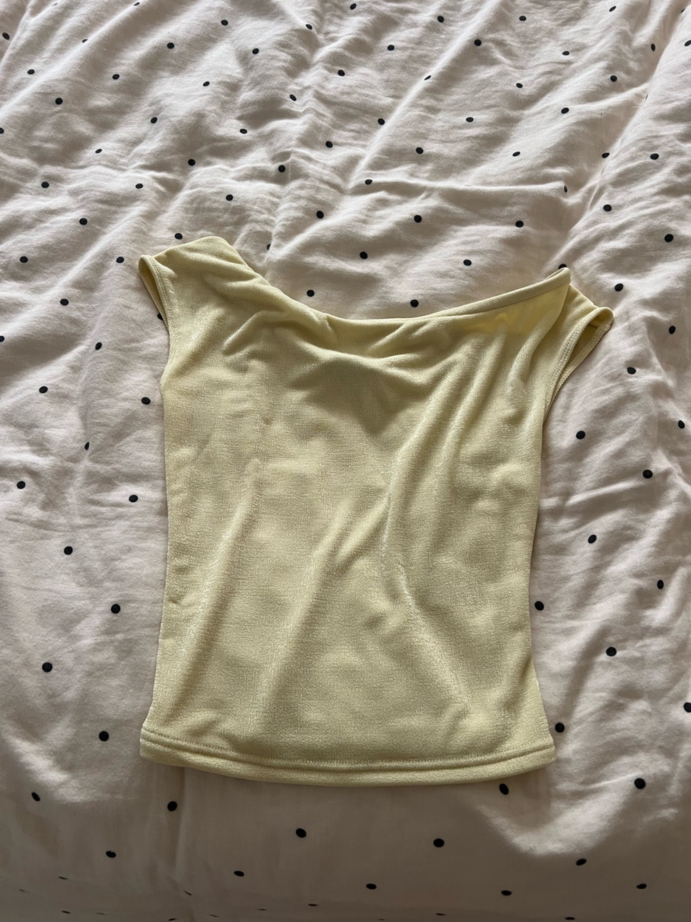 Edikted Lemon Off-Shoulder Crop Top